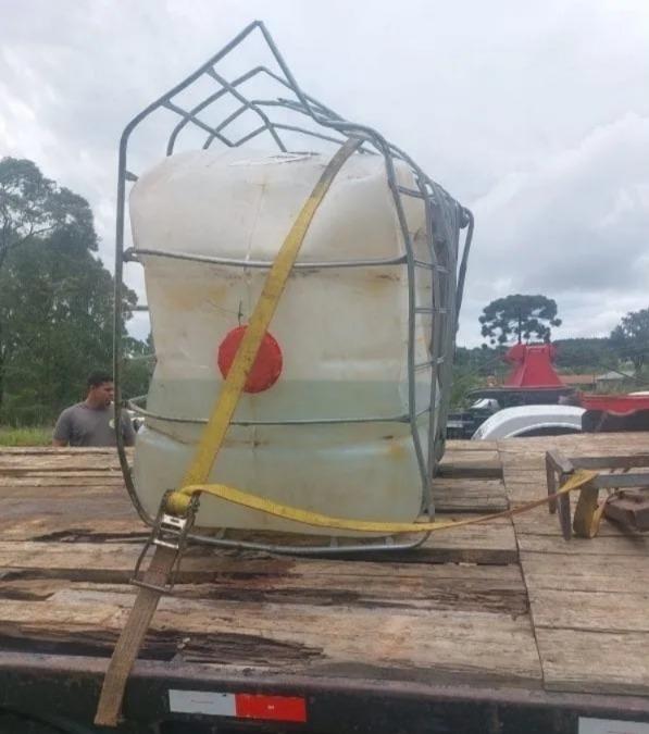 Acidente entre veículos bloqueia BR-280 após derramamento de ácido sulfúrico na pista