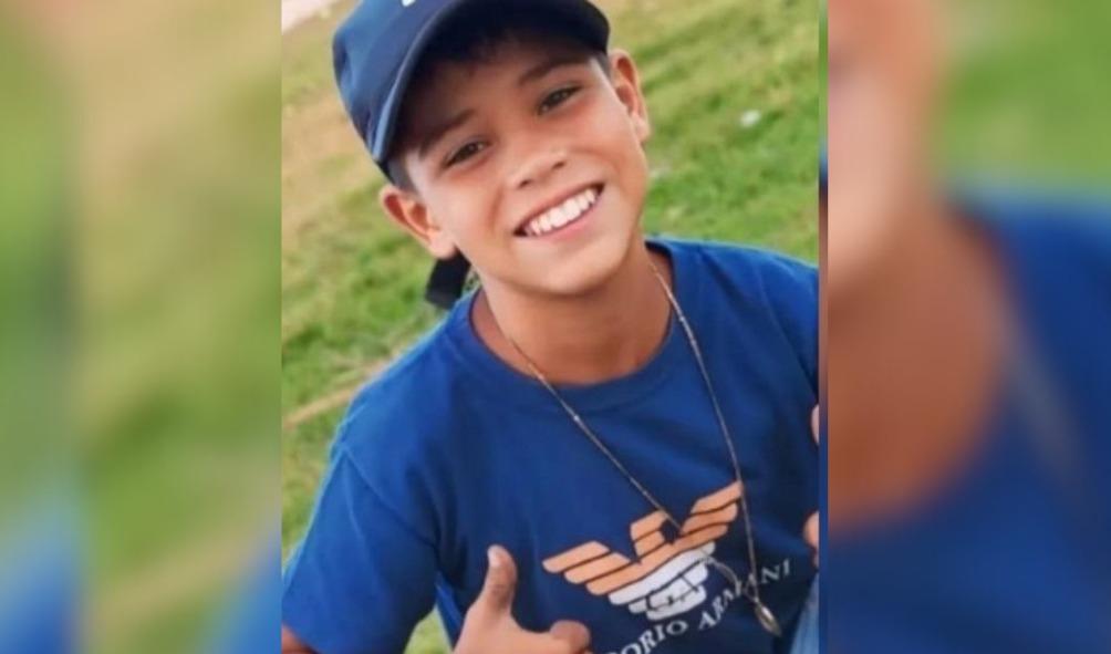 Menino de 12 anos morre afogado enquanto nadava com amigos em rio