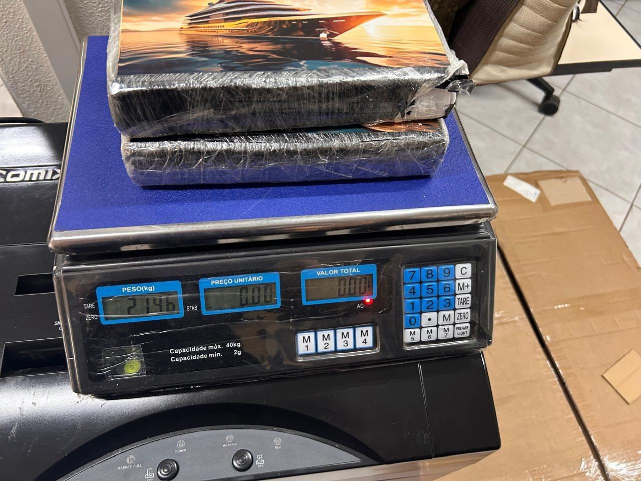 Operação conjunta apreende cocaína em transportadora de Chapecó