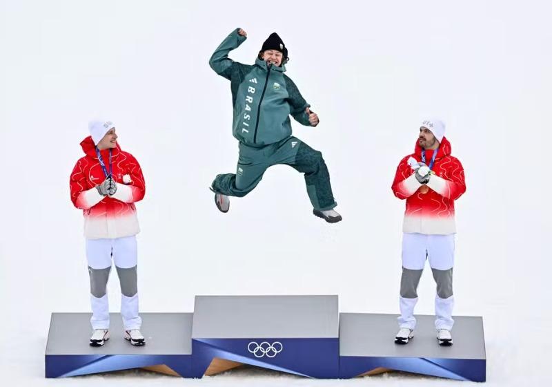 Histórico! Lucas Pinheiro conquista a primeira medalha de ouro do Brasil em Jogos Olímpicos de Inverno