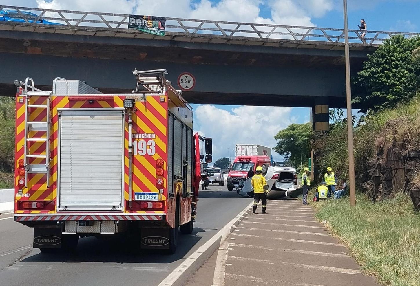 Motorista passa mal e capota automóvel na BR-282 em Xanxerê
