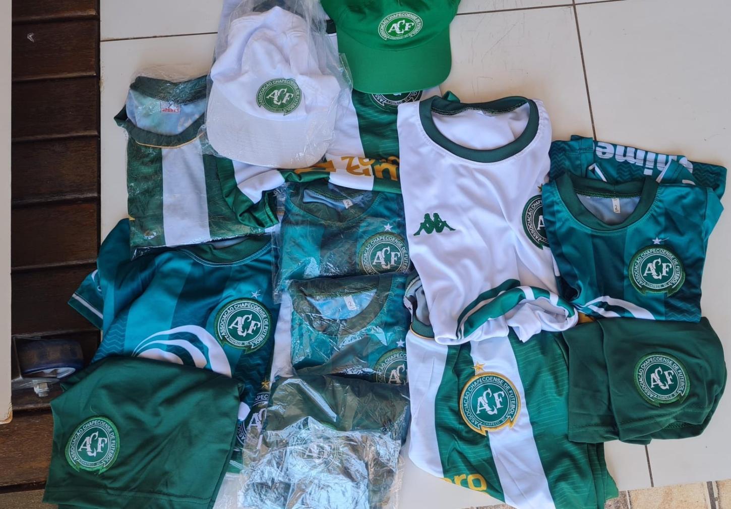 Polícia prende 16 pessoas por comércio ilegal de produtos esportivos falsificados em Chapecó