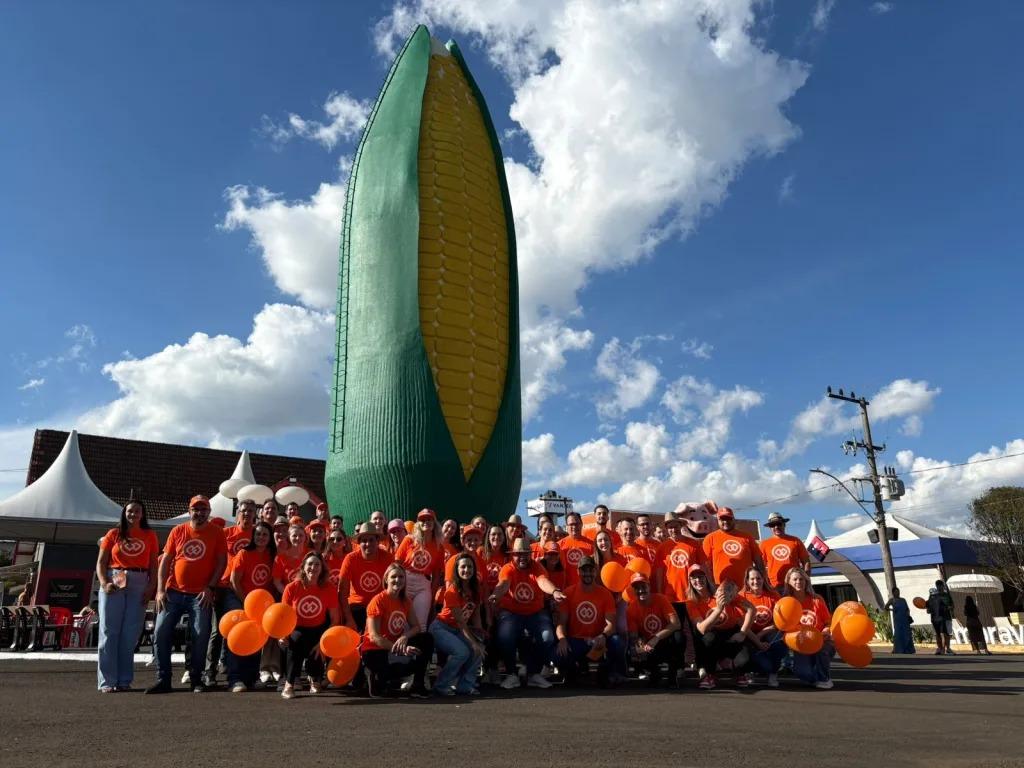 Onda Laranja da Cresol leva alegria, interação e proximidade à EXPOFEMI 2026