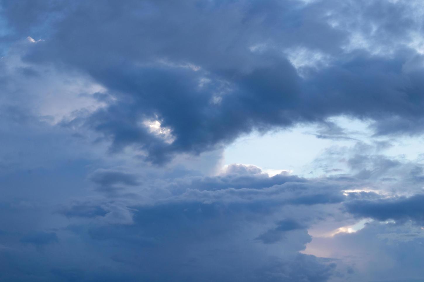 Semana será marcada por temperaturas amenas e chuvas passageiras em SC