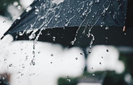 Temporais provocam destelhamentos e alagamentos pontuais no Oeste