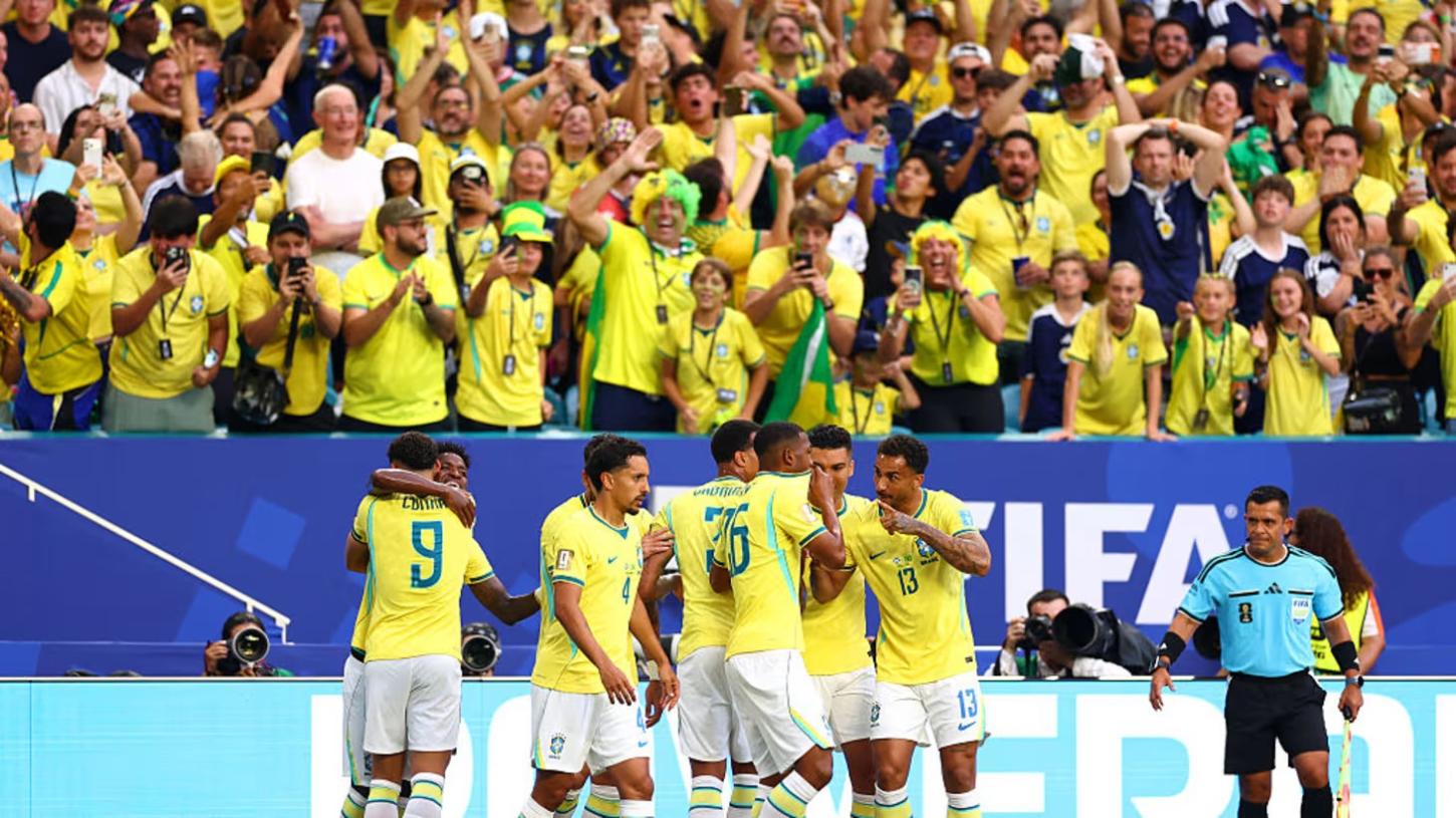 Brasil vence o Japão de virada e garante vaga nas oitavas da Copa do Mundo