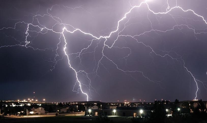 Frente fria muda o tempo em Santa Catarina e aumenta o risco de temporais no fim de semana