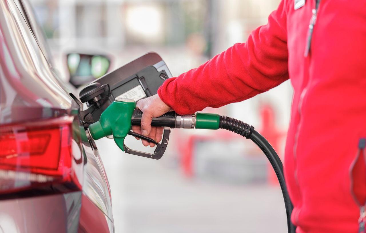 Gasolina passa a ter mais etanol a partir deste sábado