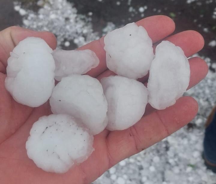 Temporal com granizo destelha quase 500 casas e deixa famílias desalojadas no Centro-Sul do Paraná