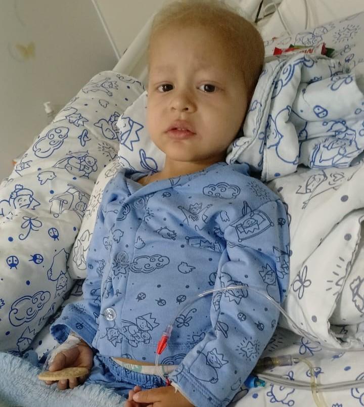Família de Ponte Serrada enfrenta batalha contra câncer raro após diagnóstico inesperado em menino de 3 anos