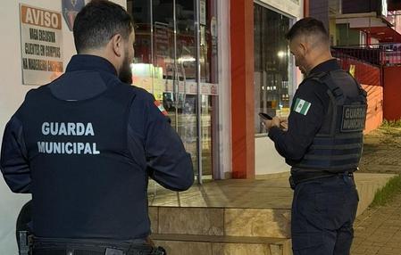 Homem é preso acusado de furtar celulares e motocicleta de ex-companheira em Chapecó