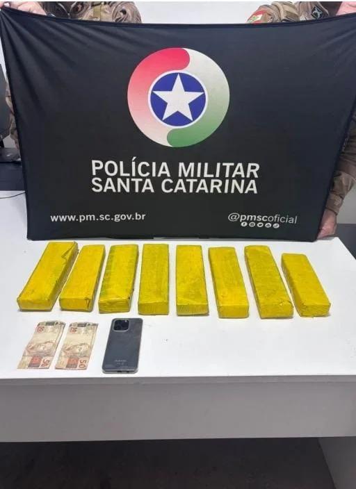 Polícia apreende mais de 6 kg de maconha e porções de crack e cocaína em Chapecó