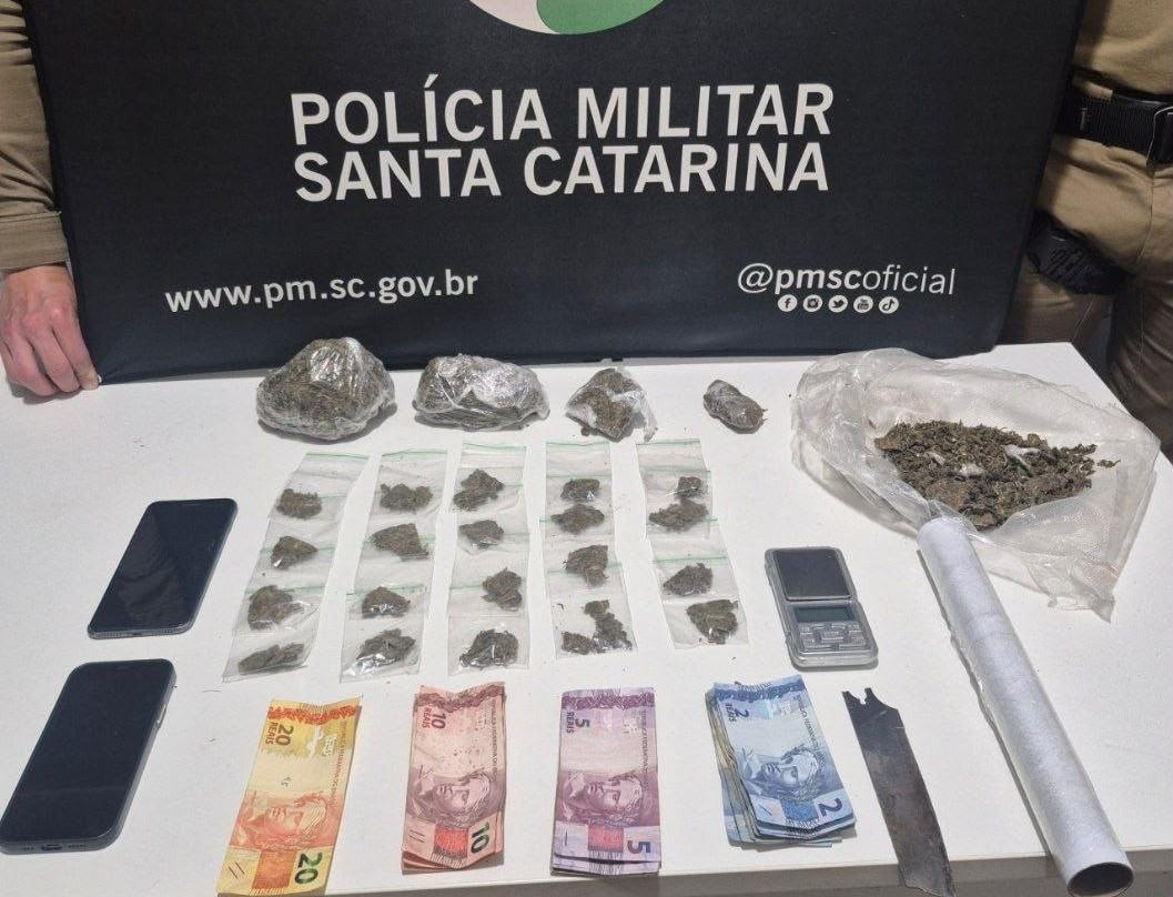 Dois homens são presos por tráfico de drogas com mais de 400 gramas de maconha em Chapecó