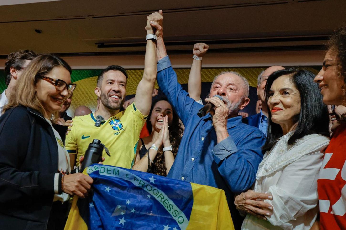 LULA É REELEITO PRESIDENTE DO BRASIL E GARANTE QUARTO MANDATO